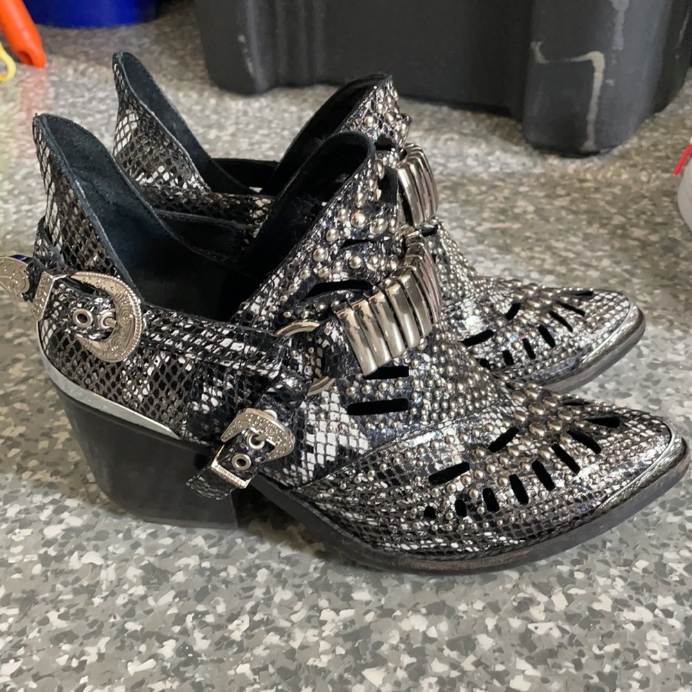 Jeffrey Campbell Calhoun Silver/Black booties size 7.5. Great condition!